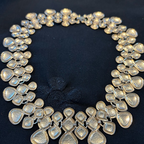 VTG Gorgeous Cream and Black Enamel Bib Statement piece. Unbranded. - Picture 5 of 7